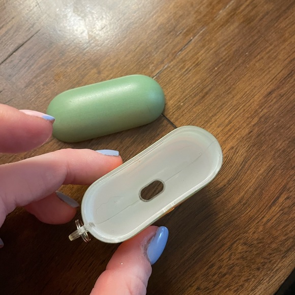 Casely AirPods Case - Endless Peaks - Picture 6 of 7